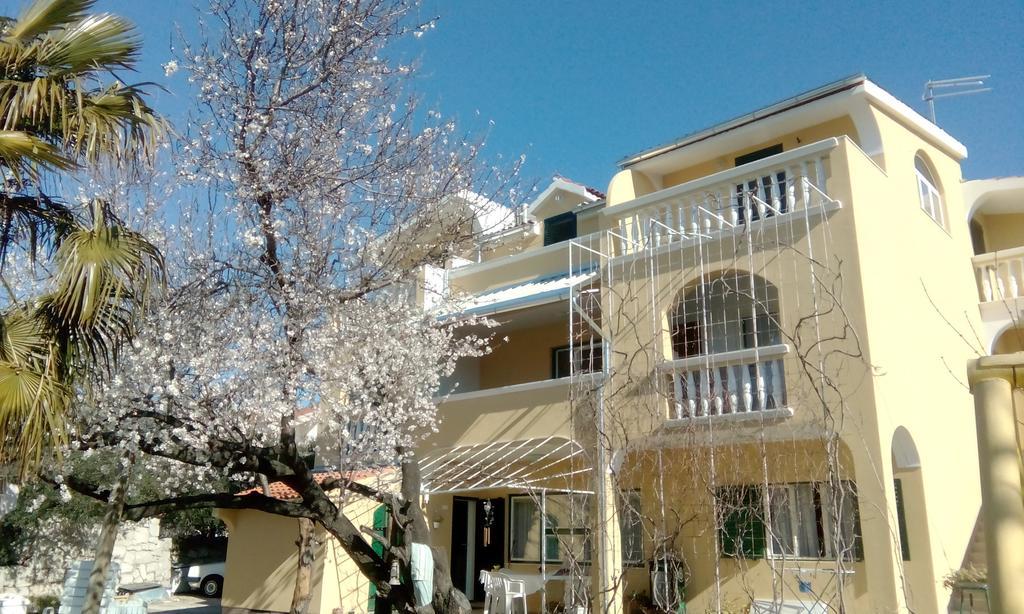Apartments Meri Vodice Exteriör bild